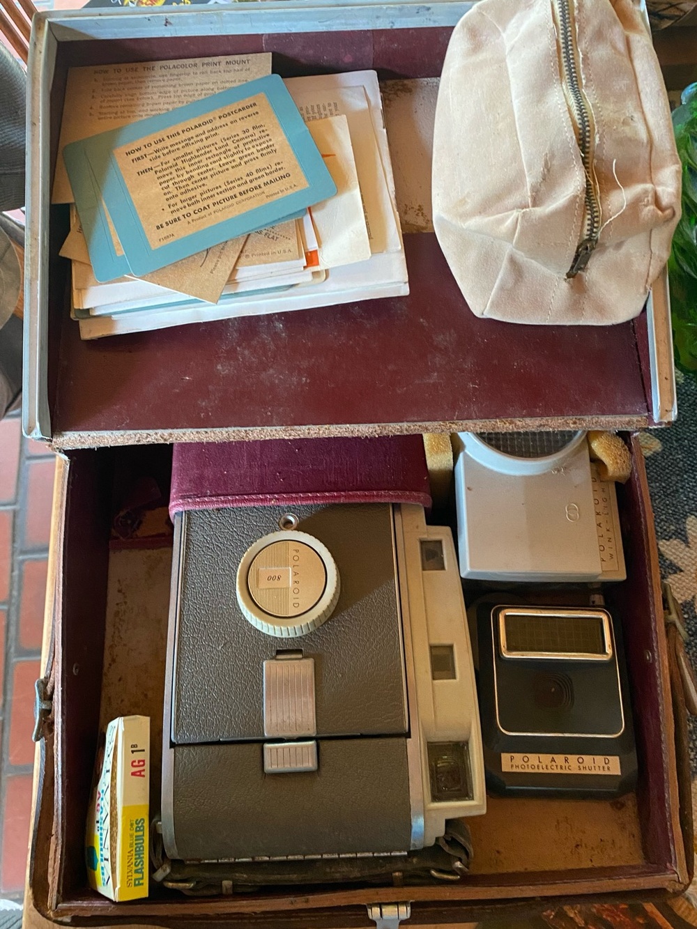 Polaroid Land Instant Camera model 800 outfit